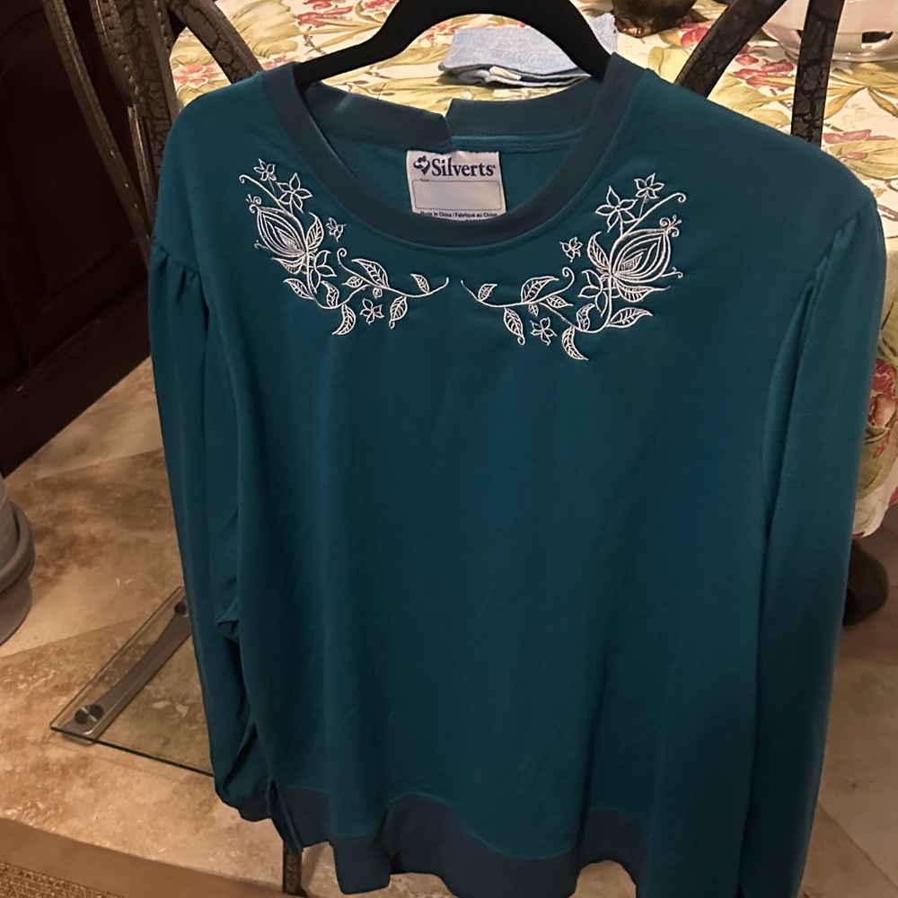 Silverts XL Adaptive Clothing Top Floral Embroidered Long Sleeves. NWT